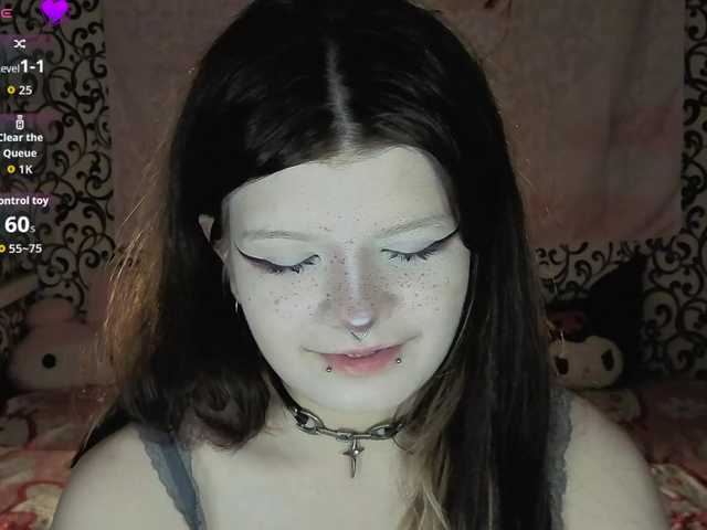 FrirenLovv live cam on BongaCams