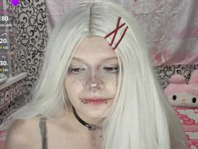 FrirenLovv live cam on BongaCams