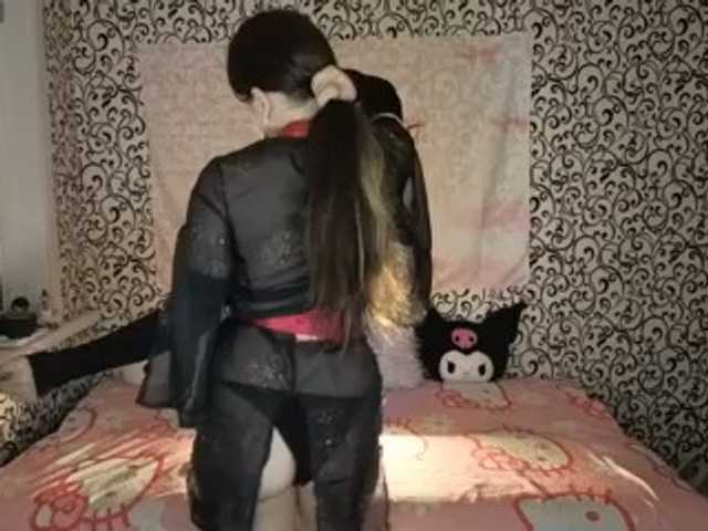 FrirenLovv live cam on BongaCams