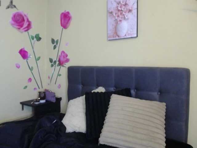DaisyMoon8 live cam on BongaCams