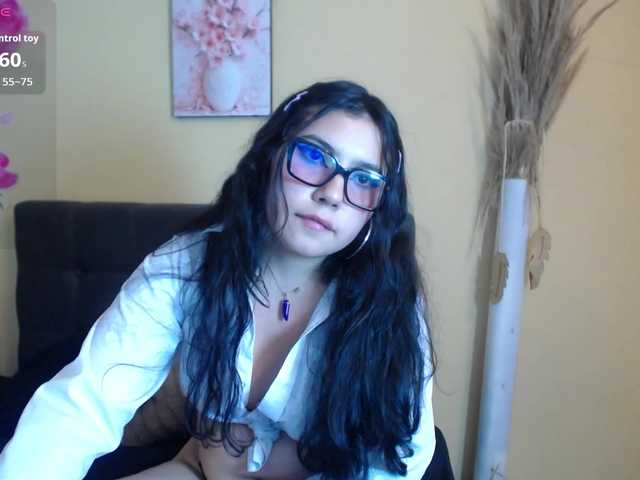 DaisyMoon8 live cam on BongaCams