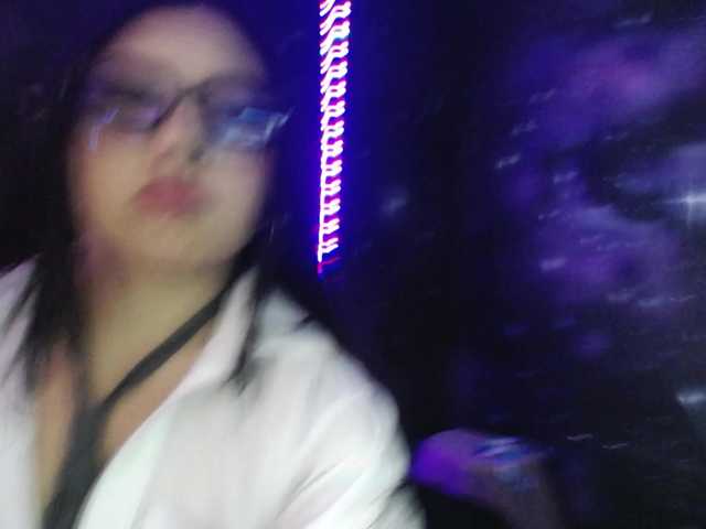 DaisyMoon8 live cam on BongaCams