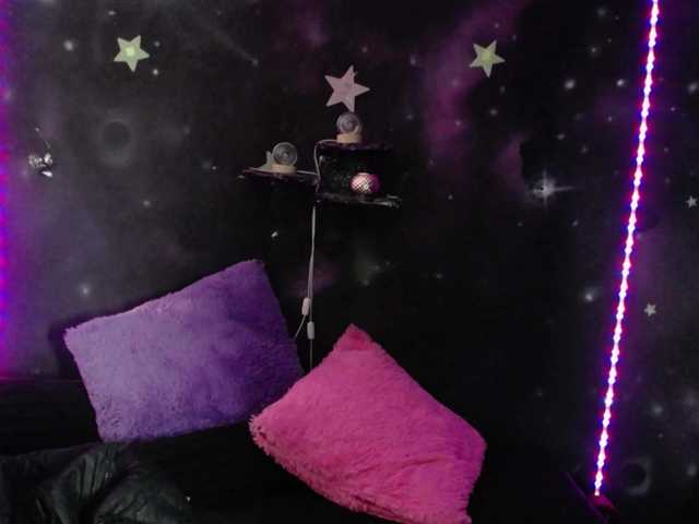 DaisyMoon8 live cam on BongaCams