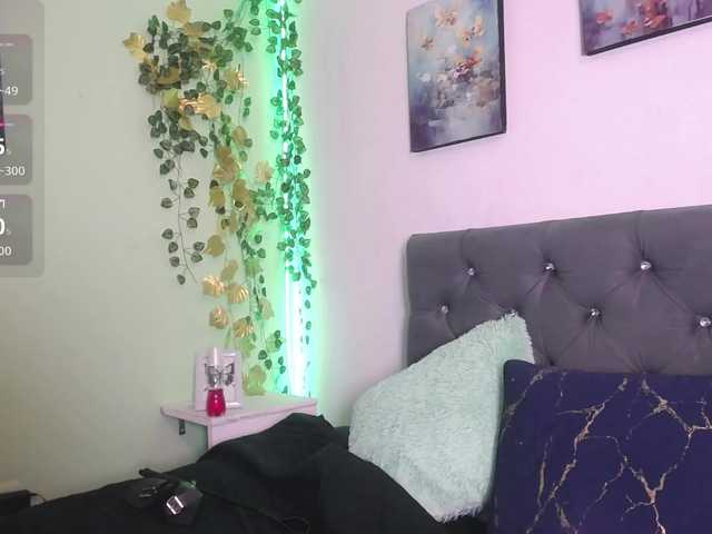 DaisyMoon8 live cam on BongaCams