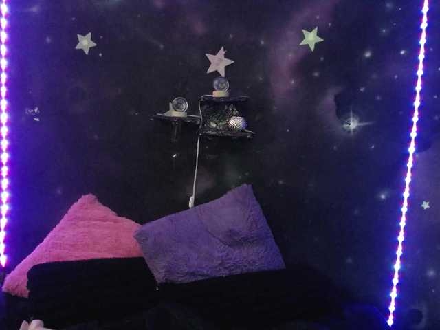 DaisyMoon8 live cam on BongaCams