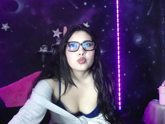 DaisyMoon8 live cam on BongaCams