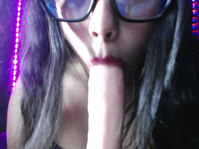 DaisyMoon8 live cam on BongaCams