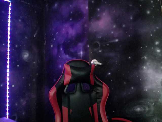 DaisyMoon8 live cam on BongaCams