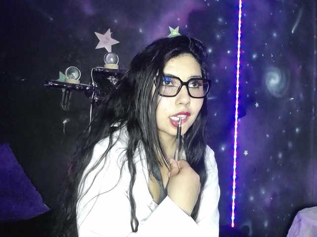 DaisyMoon8 live cam on BongaCams