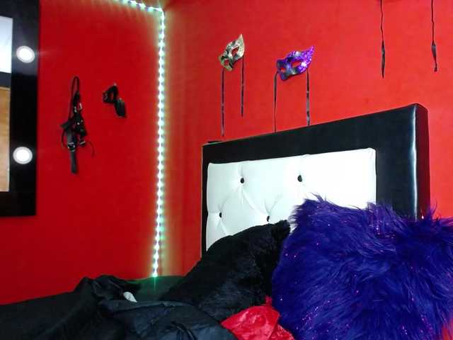 DaisyMoon8 live cam on BongaCams