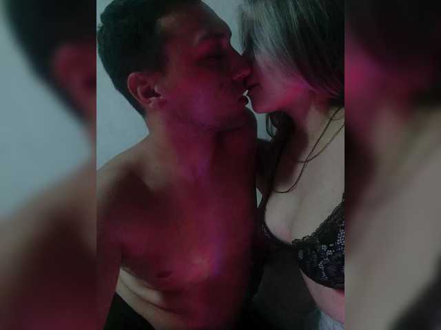 LOVELYTWINS live cam on BongaCams