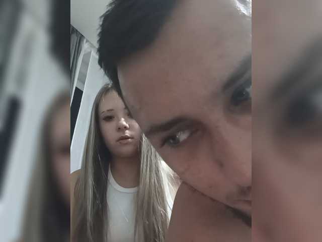LOVELYTWINS live cam on BongaCams