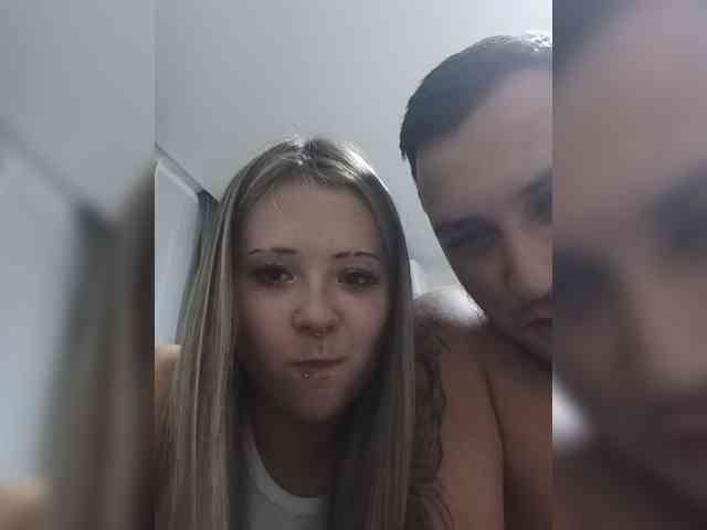 LOVELYTWINS webcam