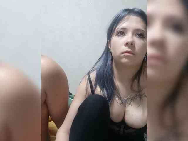 LOVELYTWINS Live Webcam on BongaCams
