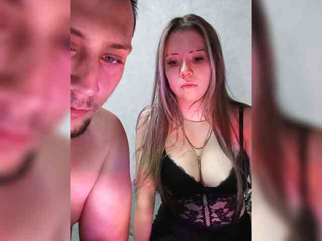 Модель: LOVELYTWINS