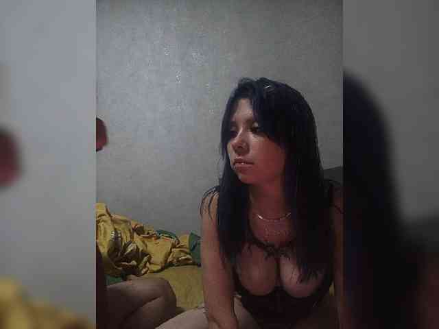 LOVELYTWINS webcam