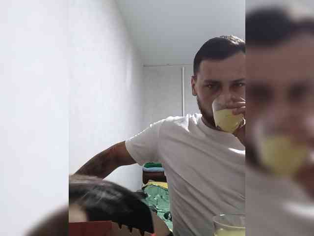 LOVELYTWINS webcam