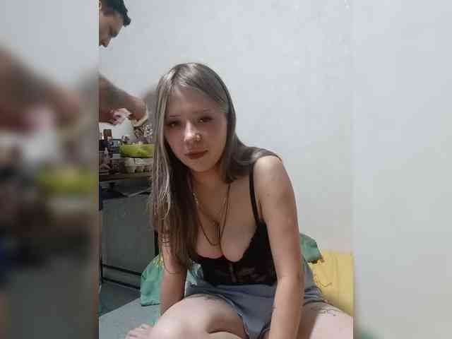 LOVELYTWINS webcam