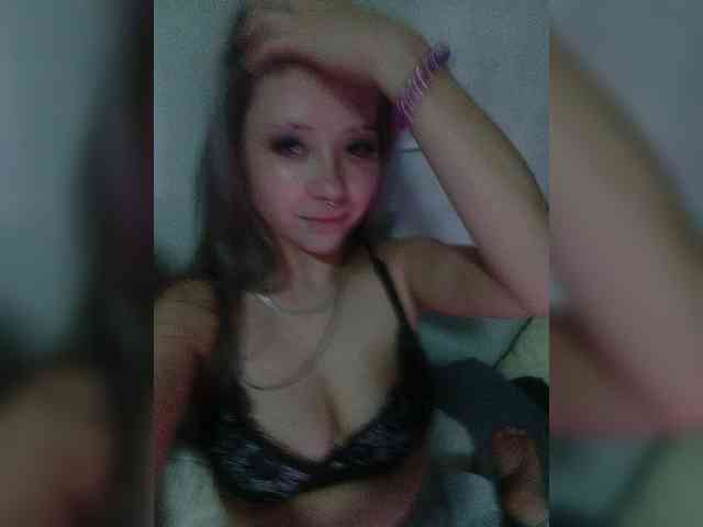 LOVELYTWINS webcam