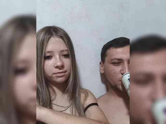 LOVELYTWINS webcam