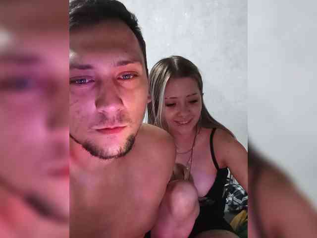 LOVELYTWINS webcam