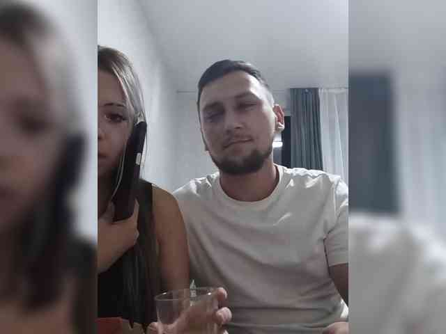LOVELYTWINS webcam