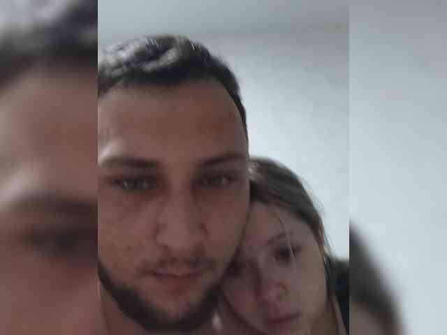 LOVELYTWINS webcam