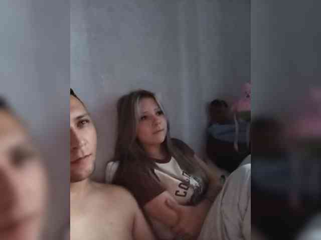 LOVELYTWINS webcam