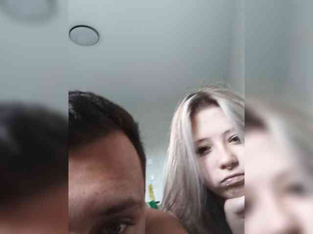 LOVELYTWINS webcam