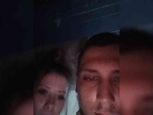 LOVELYTWINS webcam