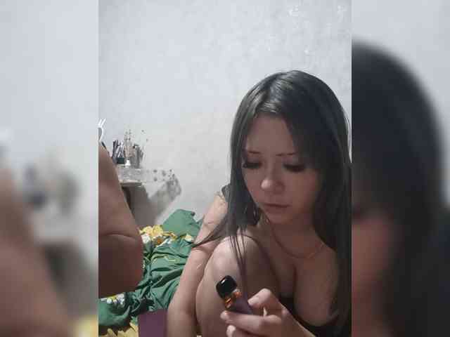 LOVELYTWINS webcam