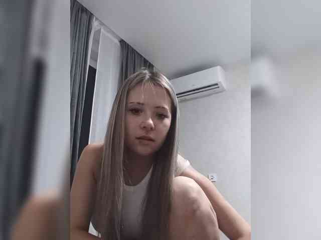 LOVELYTWINS webcam