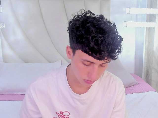 Thomamees live cam preview