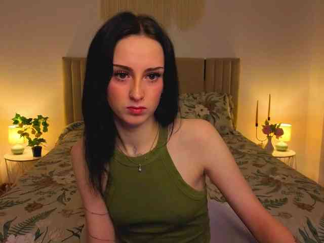 CutieMollyy webcam