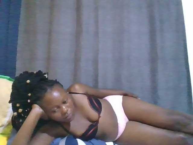 Pretty-vee live cam on BongaCams