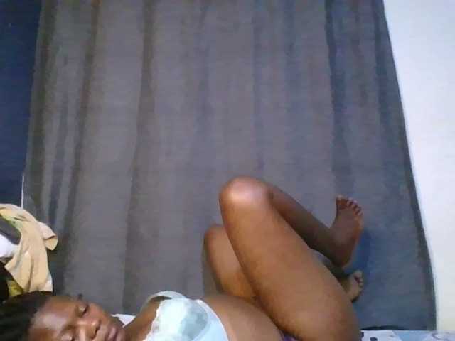 Pretty-vee live cam on BongaCams