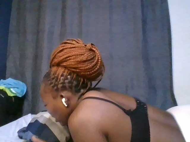 Pretty-vee live cam on BongaCams