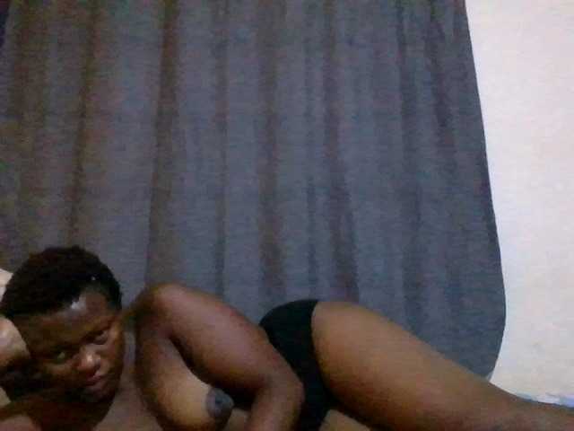 Pretty-vee live cam on BongaCams
