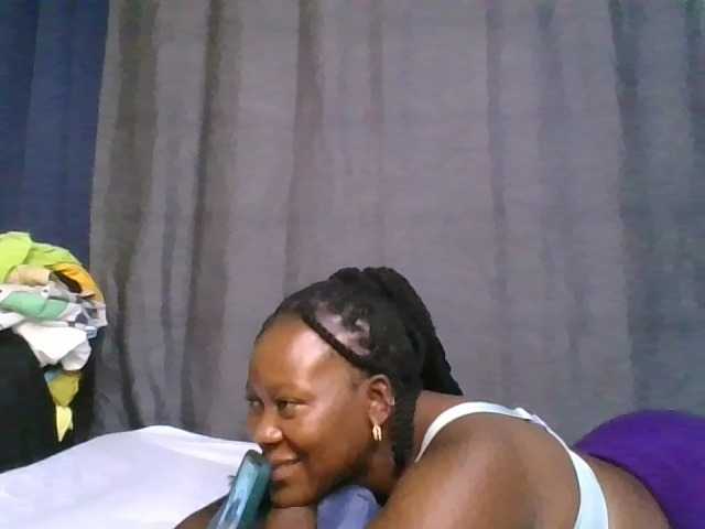 Pretty-vee live cam on BongaCams