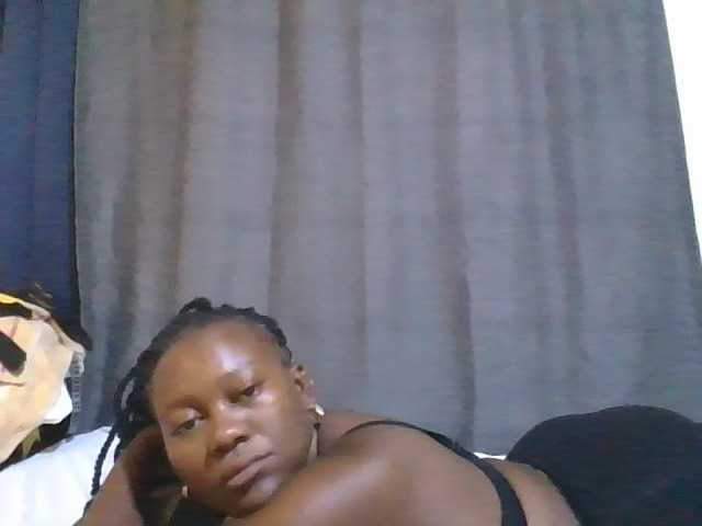 Pretty-vee live cam on BongaCams