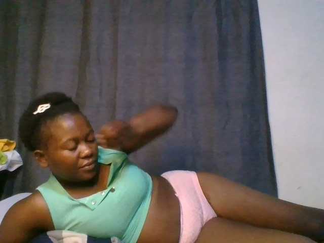 Pretty-vee live cam on BongaCams