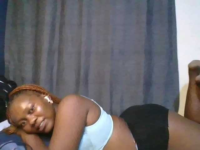 Pretty-vee live cam on BongaCams