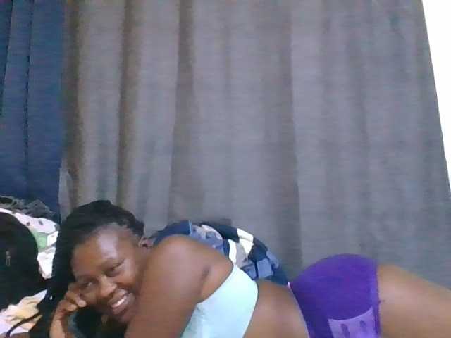Pretty-vee live cam on BongaCams