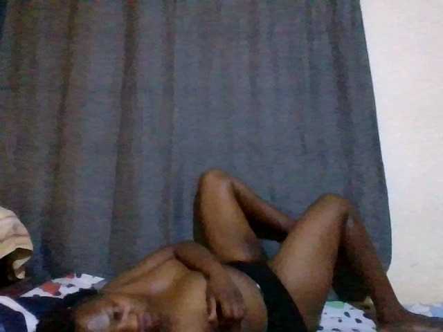 Pretty-vee live cam on BongaCams