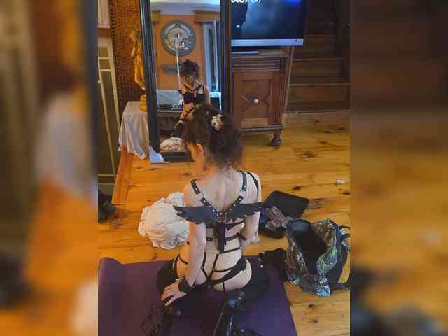 TNT-TinyNTroubble69 webcam