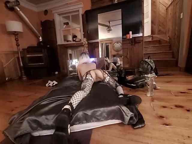 TNT-TinyNTroubble69 webcam