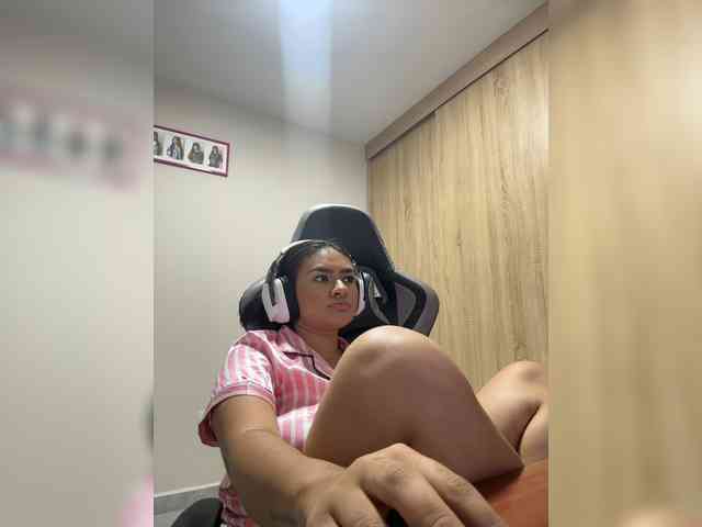 LaraFoxx webcam