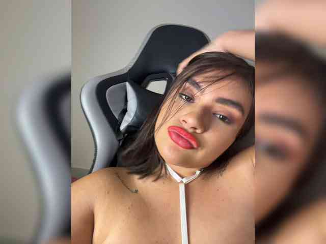 モデル: LaraFoxx