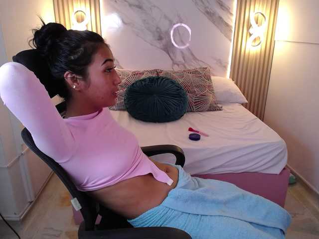 ThaniaPrincess live cam preview