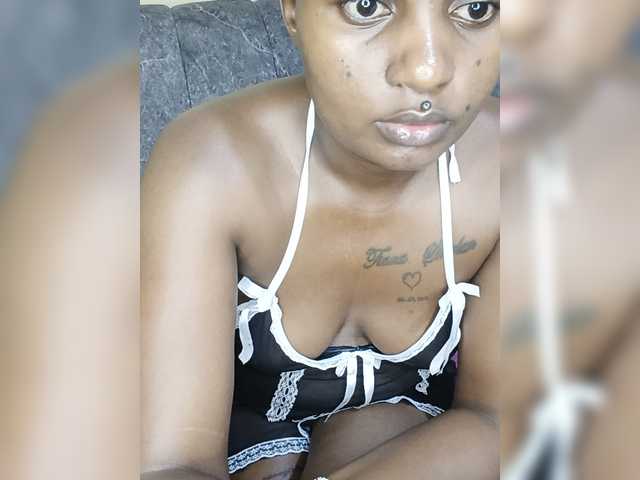 Sweetberry71 live cam on BongaCams